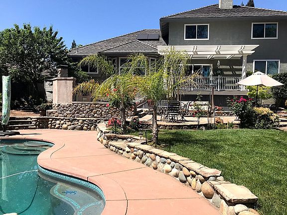 3rd image of 2740 Carnelian Cir