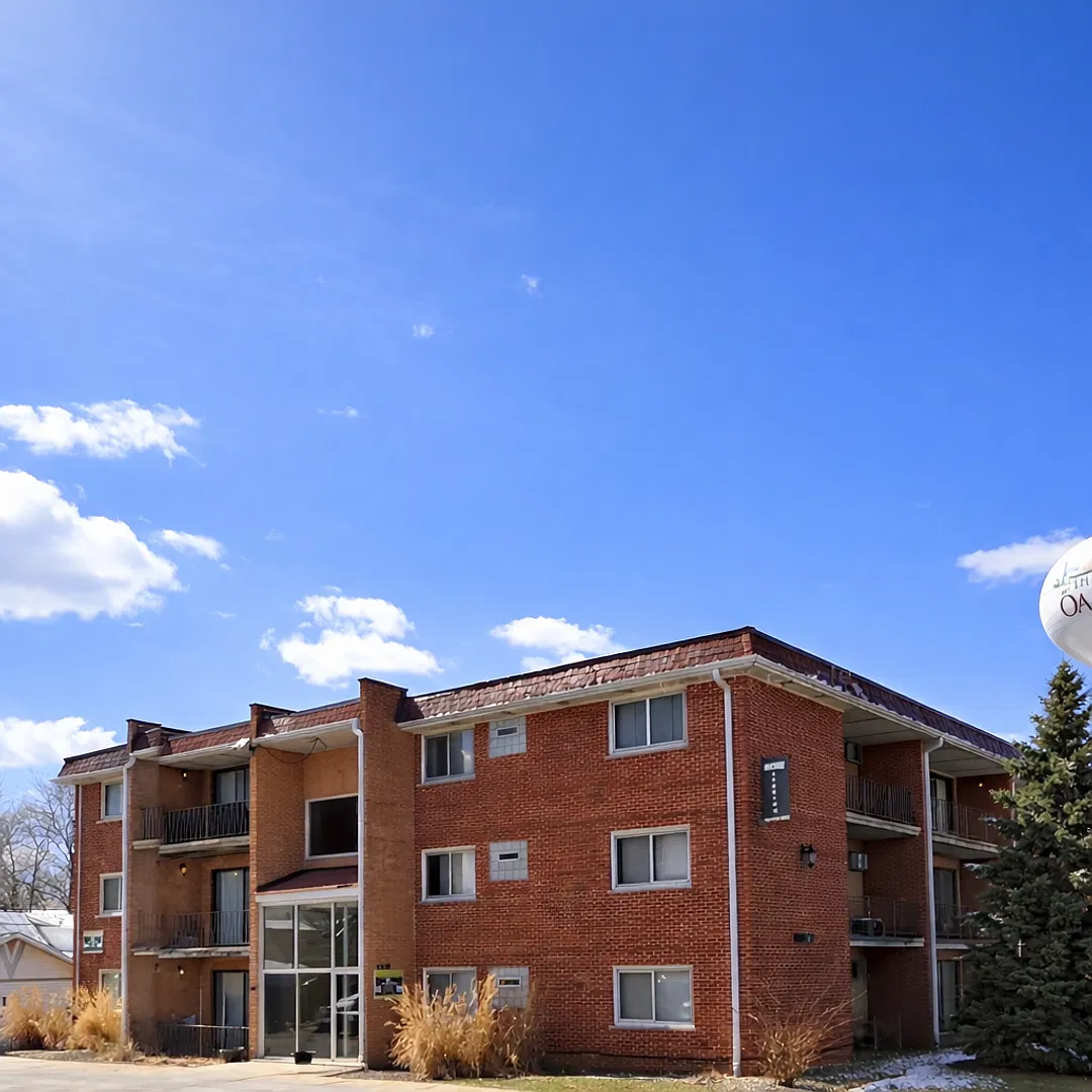 Spacious 1 Bed / 1 Bath Apartment in Prime Oak Lawn Location 6819 W 95th Street — Photo 1