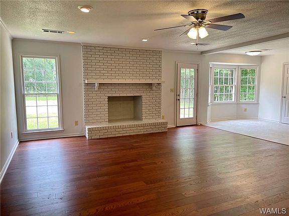 3rd image of 5542 Woodberry Ln