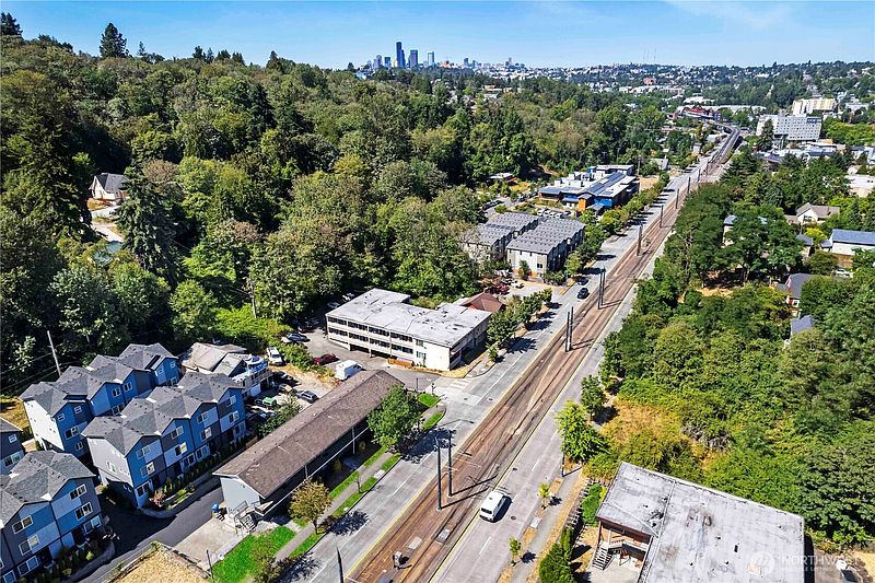 5th image of 3901 Martin Luther King Jr Way S