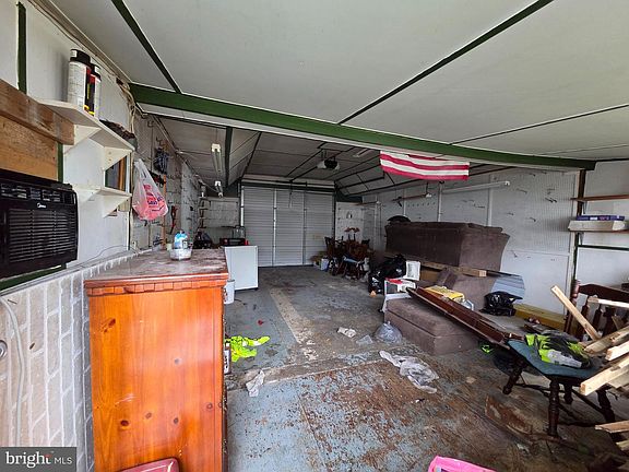 5th image of 706 Main St