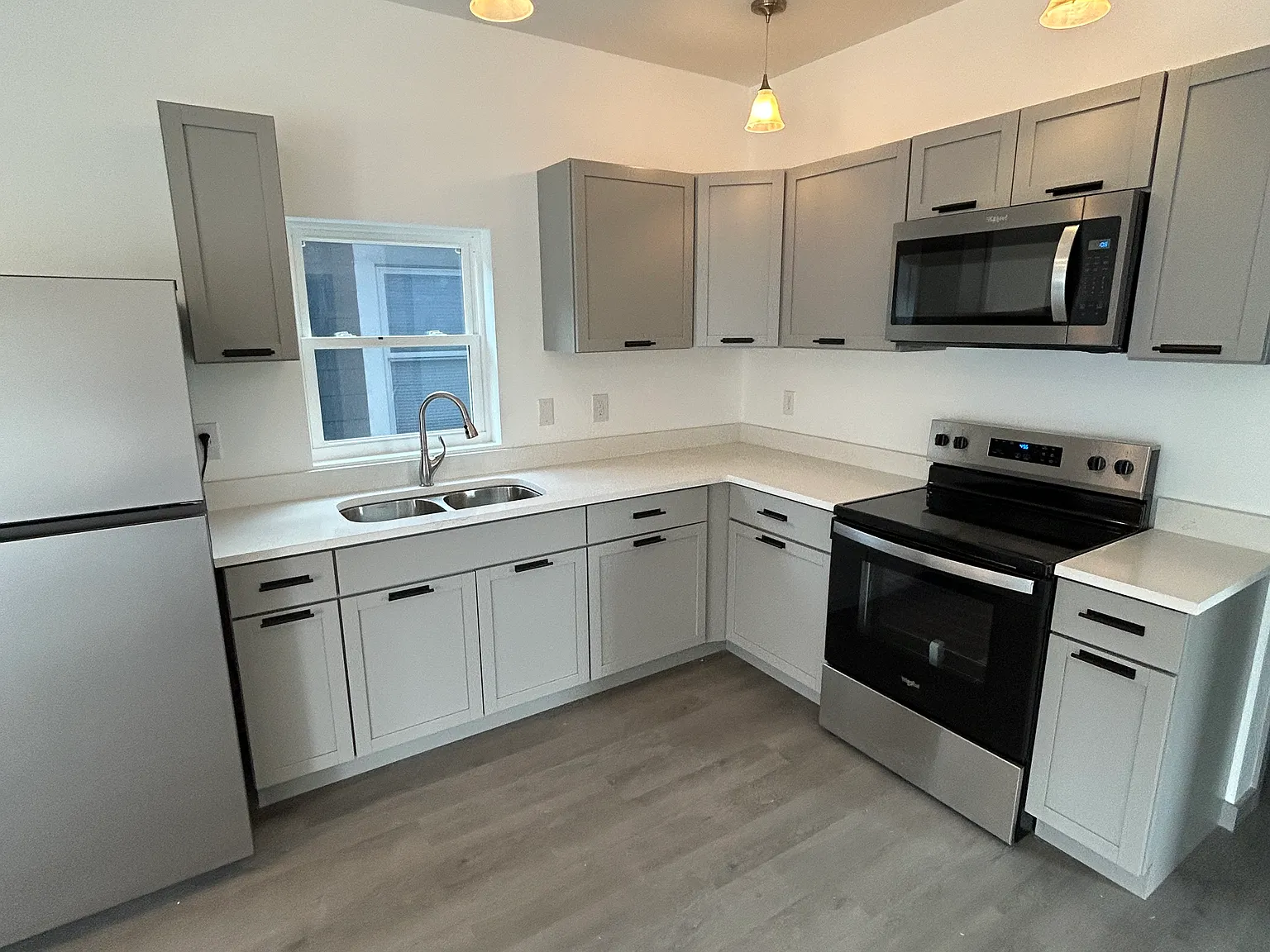 3 bed, $2,000 — Photo 3