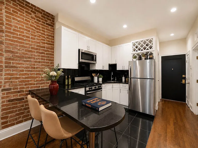 126 W 25th St #3F — Photo 2