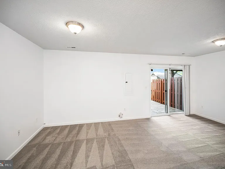104 Stingray Ct — Photo 36