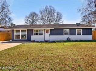 215 Maple Dr, Ocean Springs, MS 39564