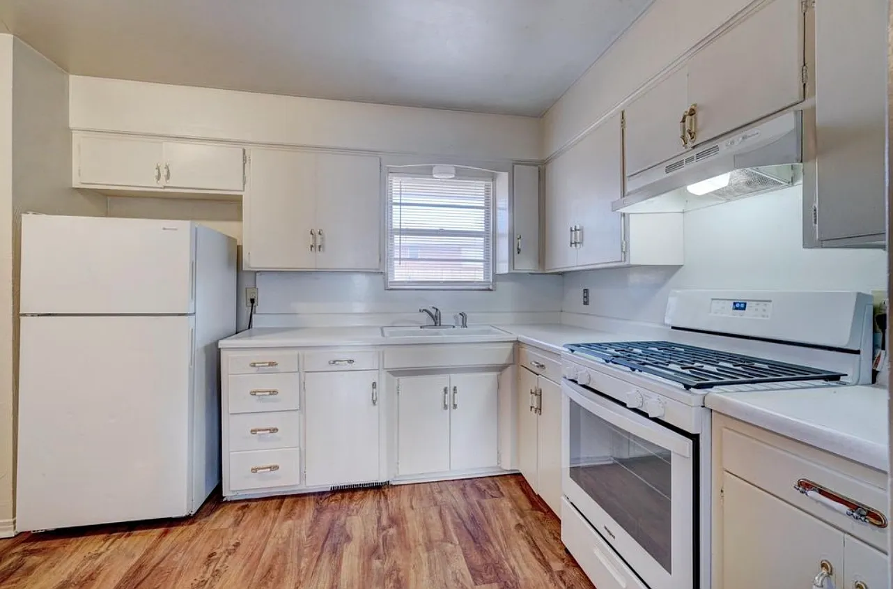 2 bed, 1069 sqft, $1,095 — Photo 4
