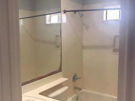 5th image of 2913 N 31st St APT 1