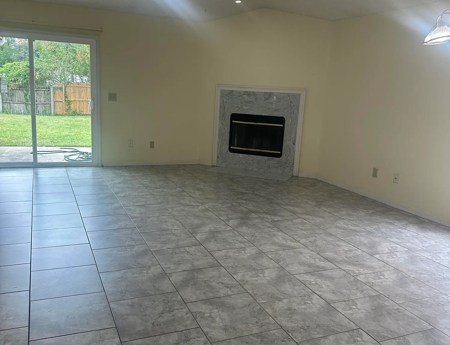 3 bed, 2.0 bath, 1460 sqft, $2,195 — Photo 4