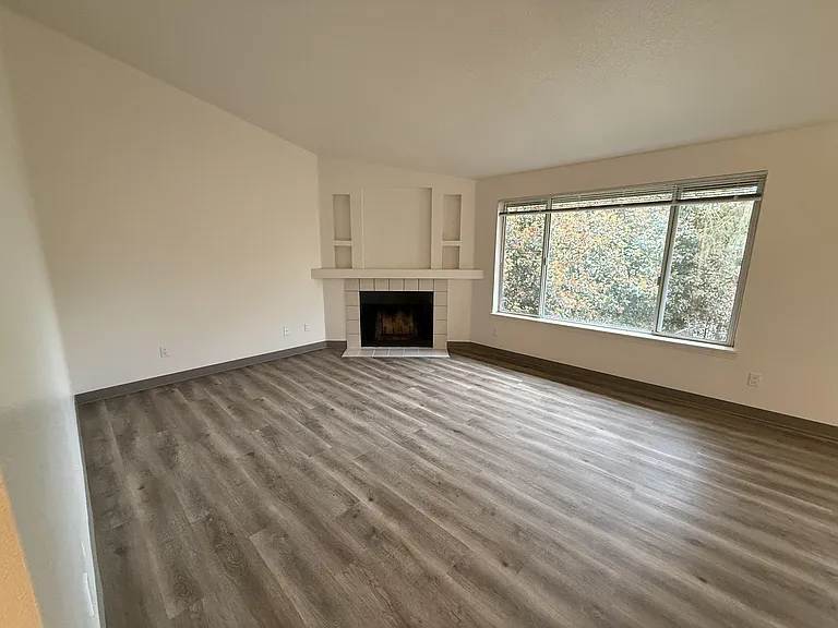 London Pointe Apartments — Photo 6