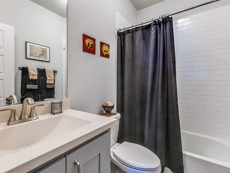 4008 N Cresthaven Rd — Photo 31