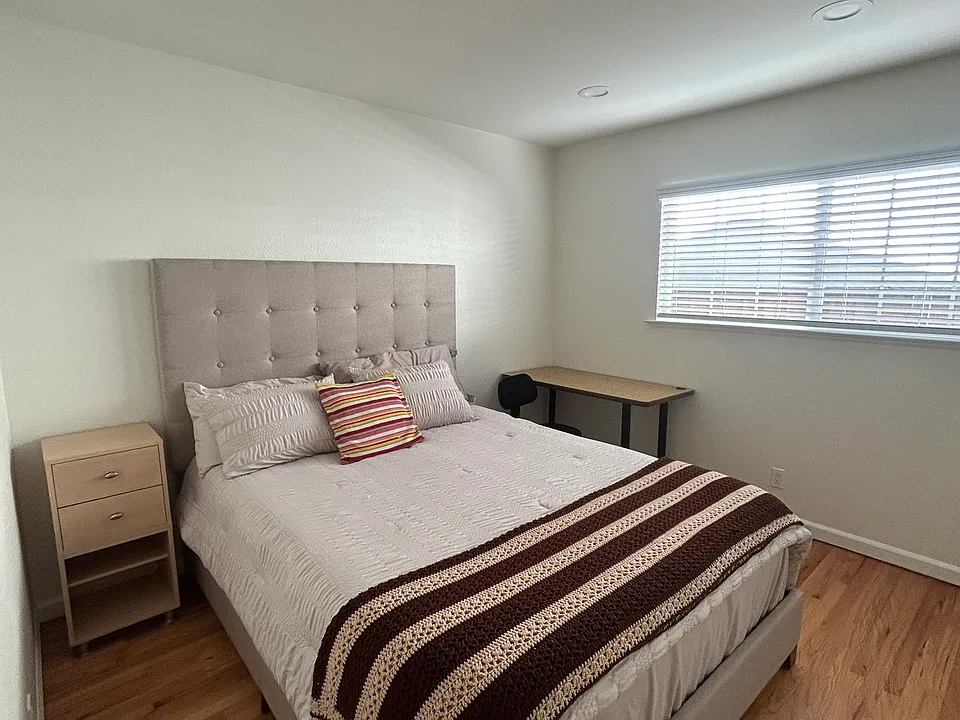 364 El Portal Way