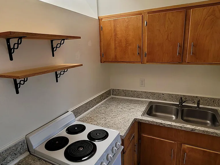 42 N State St #13 — Photo 3