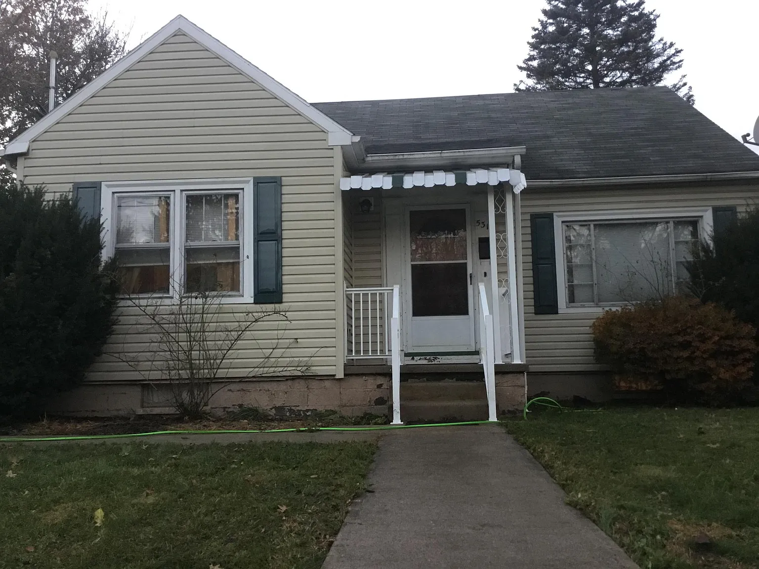 531 Grove St photo 1