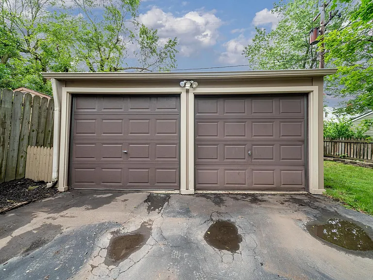 1200 Brentwood Rd — Photo 35