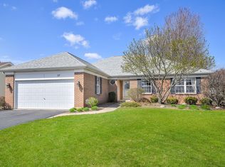 27 Raven Dr, Aurora, IL 60506