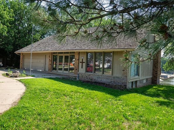 625 Shorewood Ln