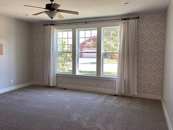 Living Room - big windows - great light