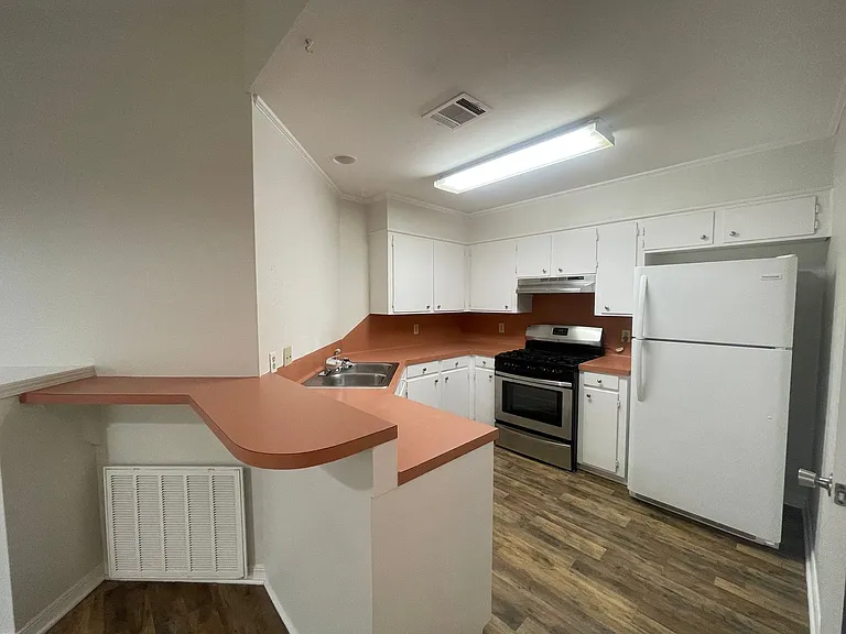 1416 Williamsburg Dr — Photo 6