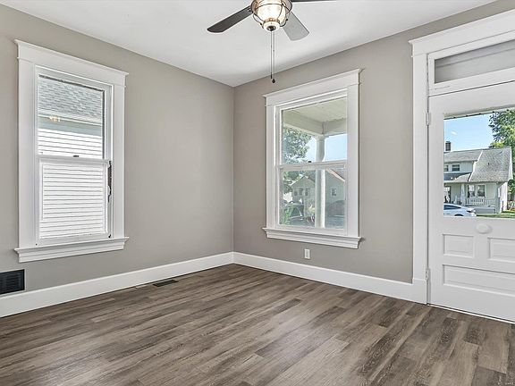 3rd image of 831 Ruskin Ave
