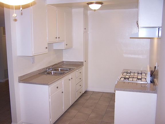 2nd image of 5040 Tujunga Ave #4