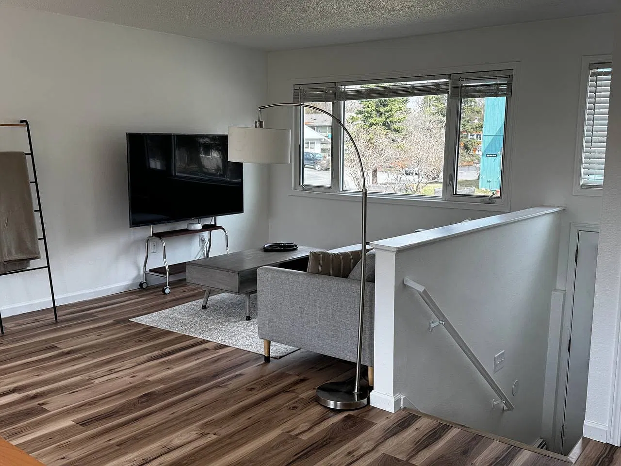 2 bed, 1.5 bath, 1200 sqft, $2,700 — Photo 2