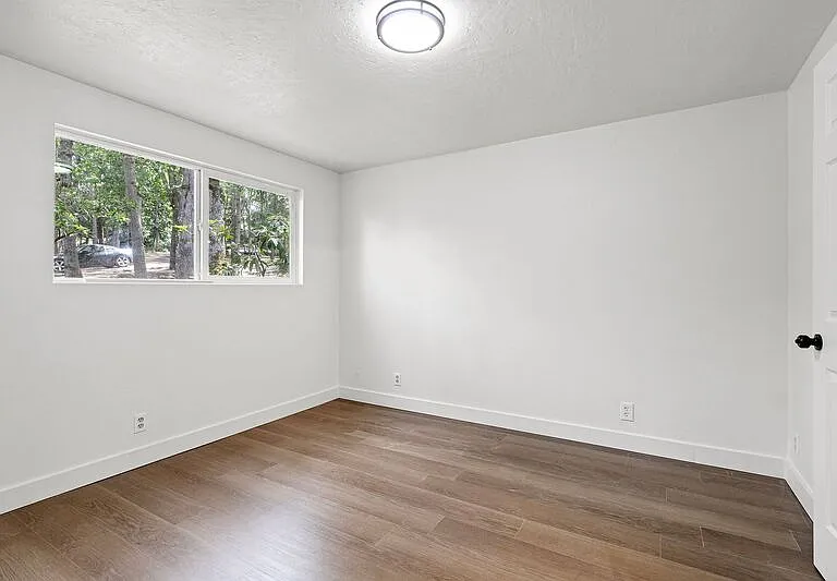 2105 Hawkins Ln — Photo 6