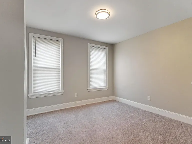 2530 Collins St — Photo 8