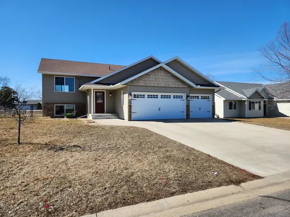1012 Waters Edge Cir, Avon, MN 56310