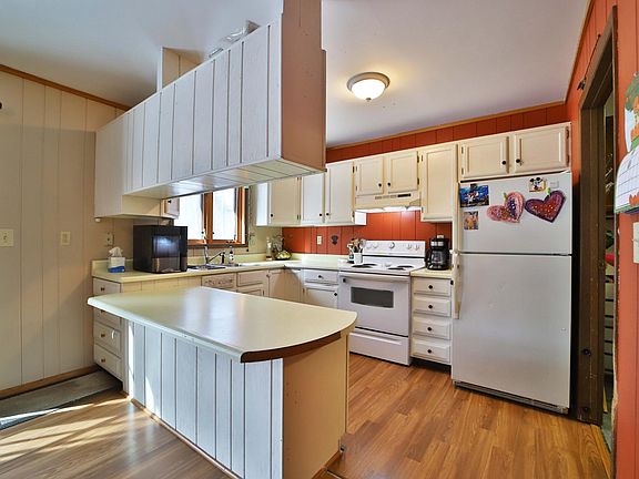 2nd image of 32042 Darner Ln