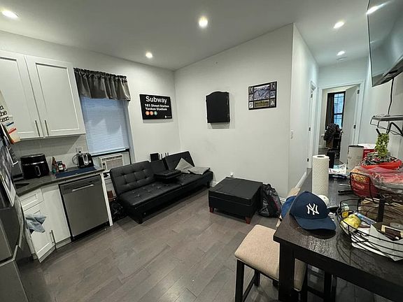 3rd image of 210 W 109th St APT 23