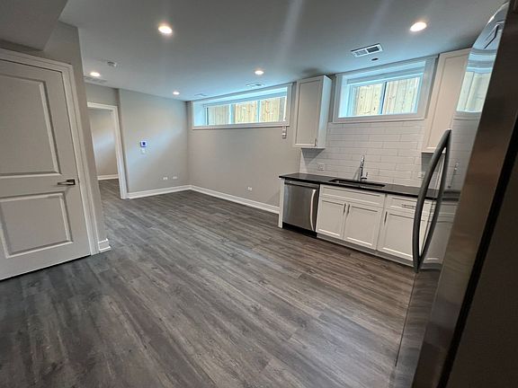 4th image of 4927 N Claremont Ave #4927-2