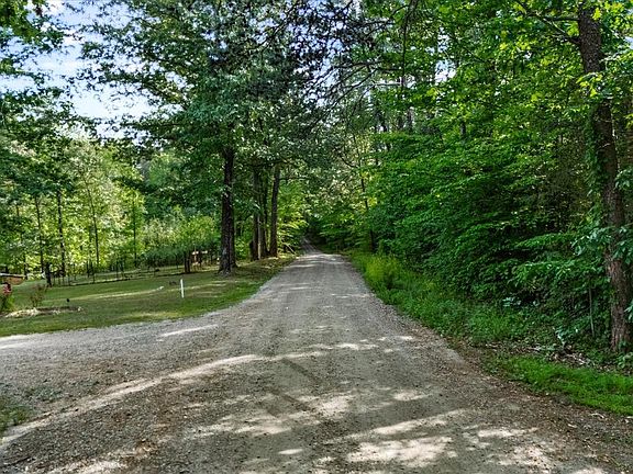 3rd image of 804 Buggy Ln