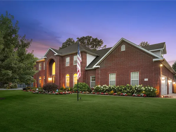331 E Fairway Ln, Fayetteville, AR 72701