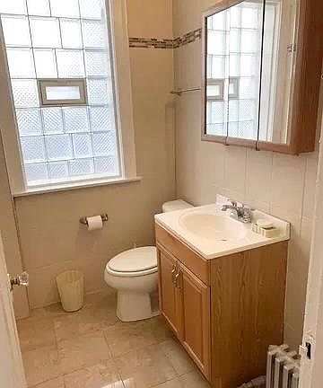 3rd image of 6429 N Francisco Ave #2