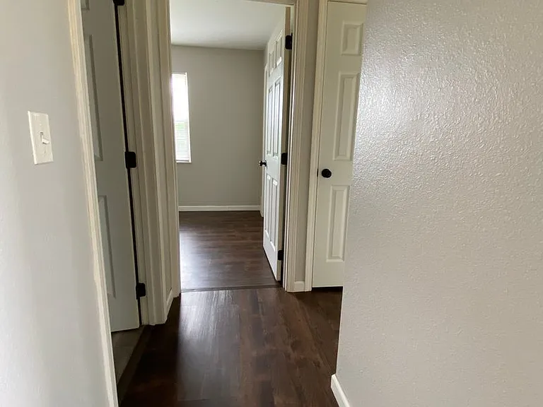170 Westmount Dr — Photo 9