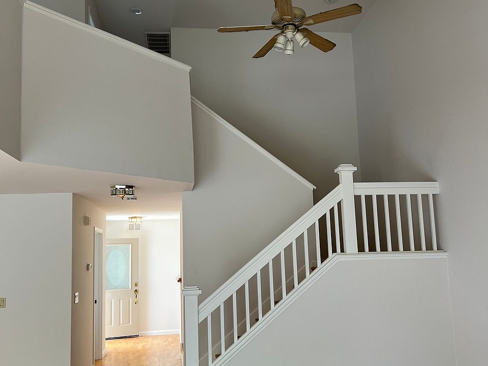 1st image of 408 Camino Arroyo W