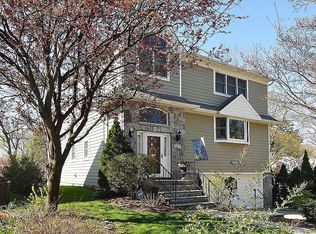 6 Stebbins Ave, Eastchester, NY 10707