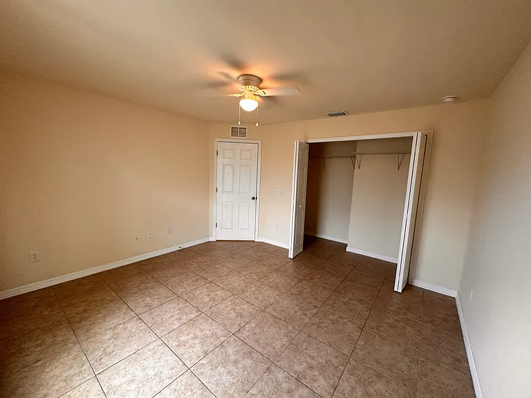 146 SW 47th Ter — Photo 11