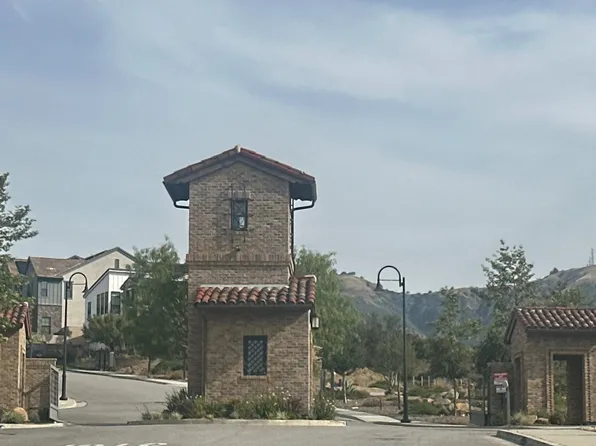 21132 Citylights Dr, Chatsworth, CA 91311