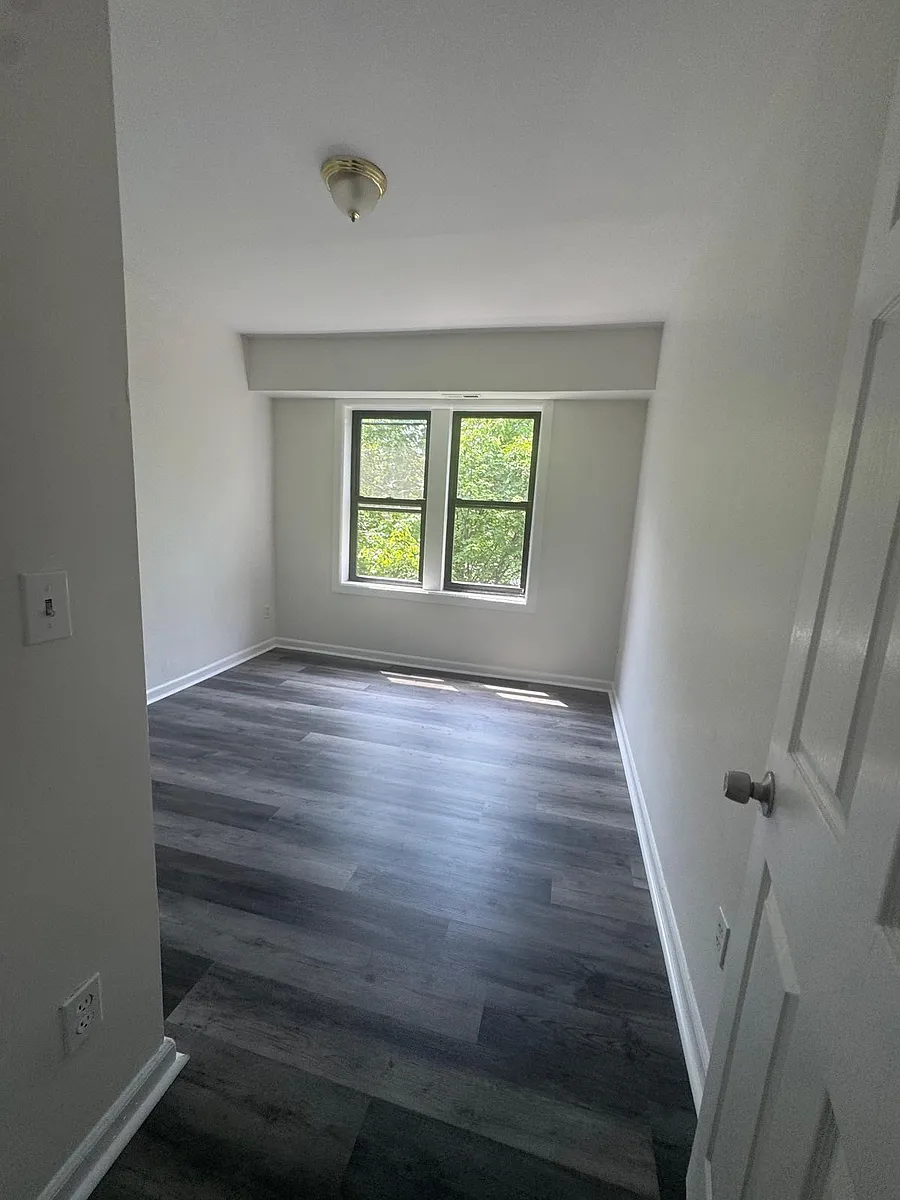 Building Photo - 1071 Pembroke St #3E