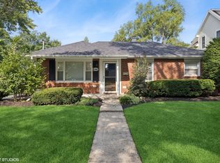 132 Mohawk Dr, Clarendon Hills, IL