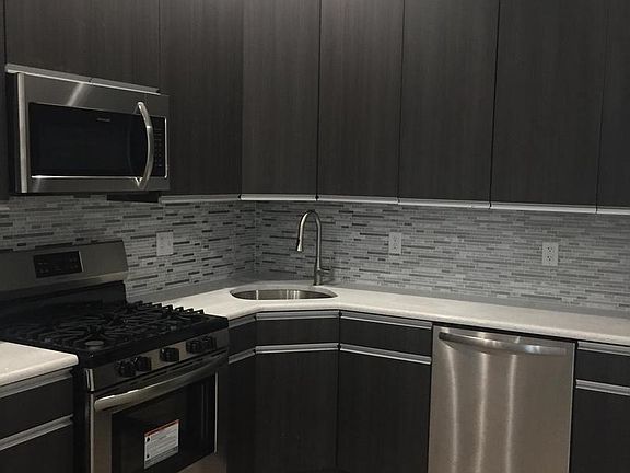 3rd image of 922 E Passyunk Ave #2