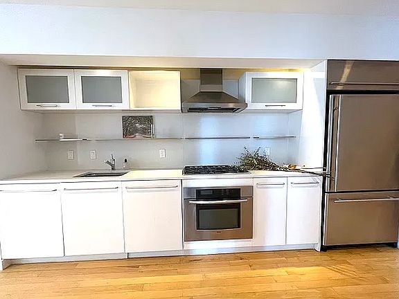 4th image of 15 Broad St APT 2400