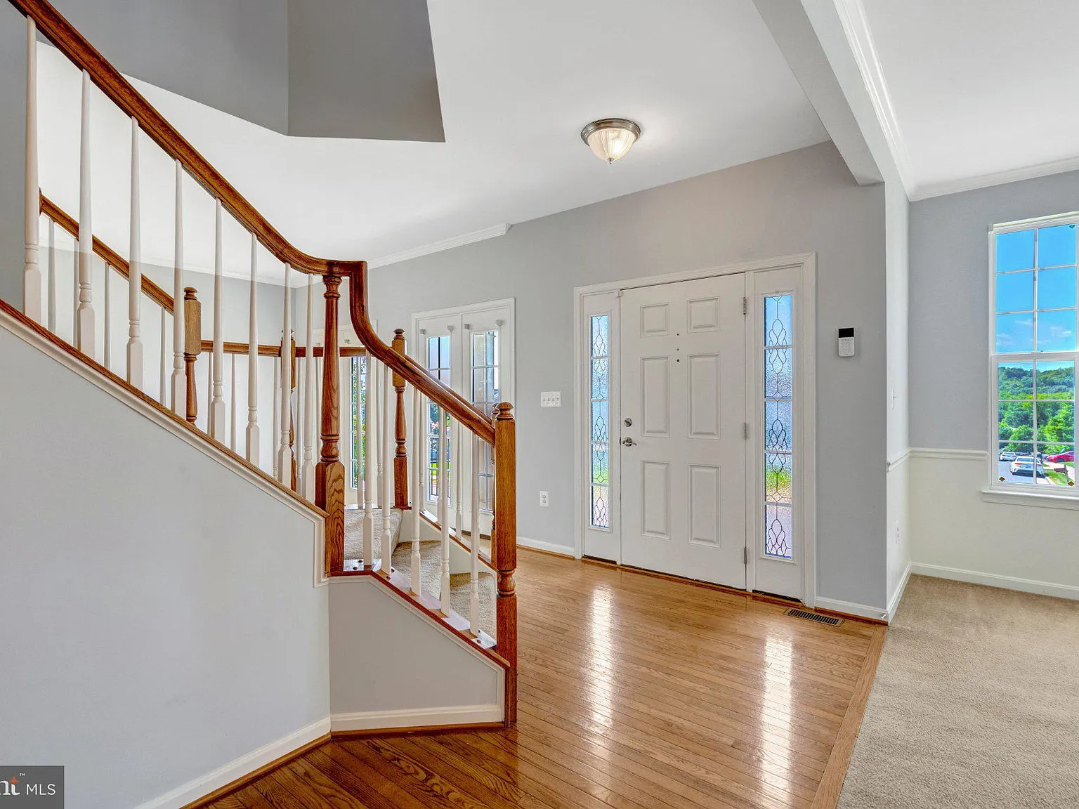 5 bed, 3.5 bath, 3953 sqft, $3,999 — Photo 2