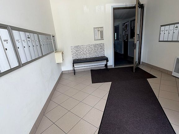 3rd image of 4500 Lakeshore Rd APT 13
