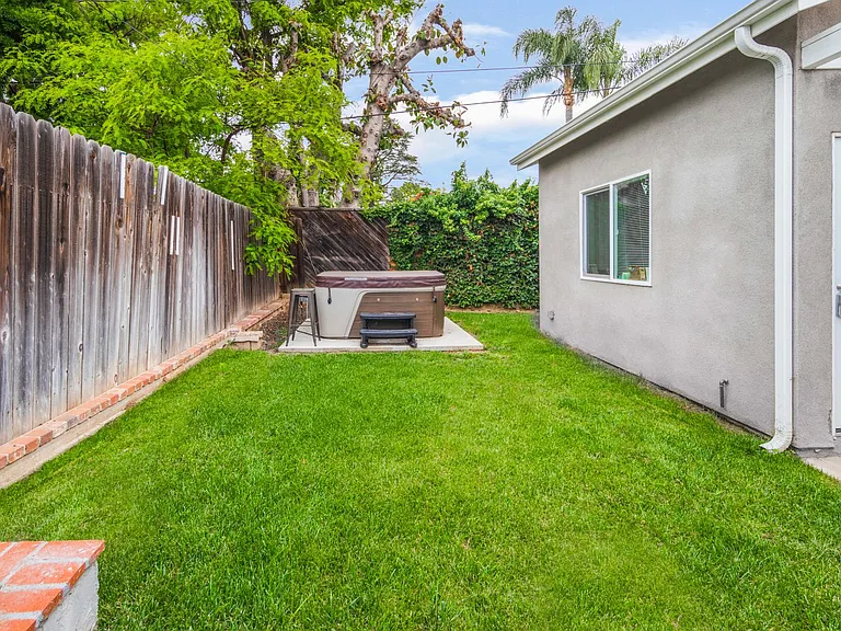 367 N Waverly St — Photo 27