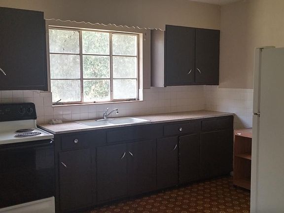 3rd image of 133 Pecan St