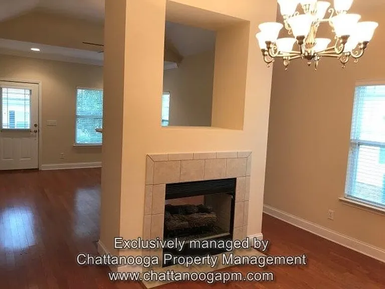 525 Callaway Ct — Photo 6