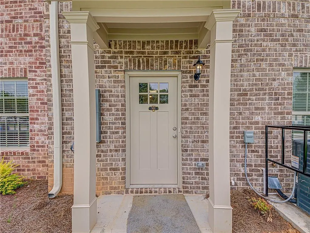 3 bed, 2.5 bath, 1850 sqft, $2,500 — Photo 2