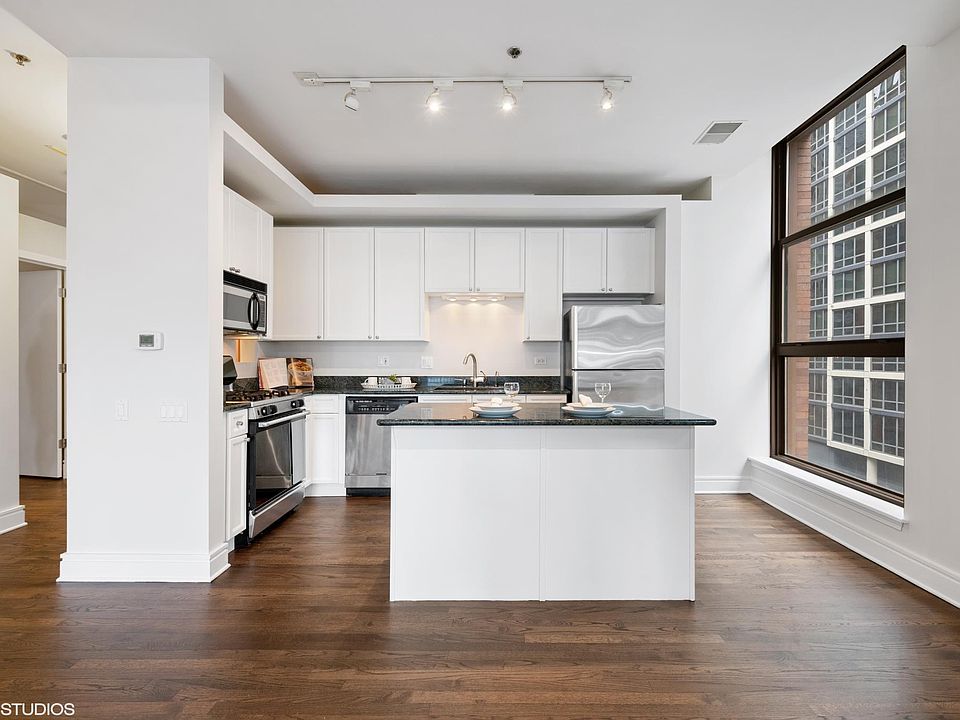 1st image of 212 W Washington St APT 1404